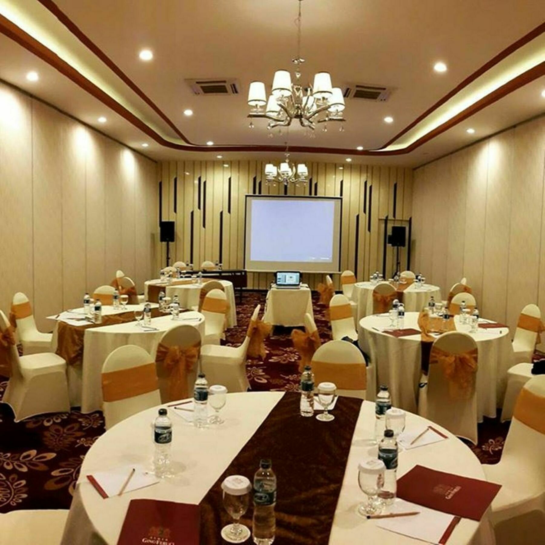 Agria Hotel Богор Экстерьер фото